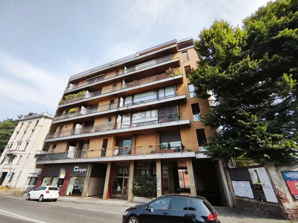 appartamento in vendita a Gallarate in zona Sciarè