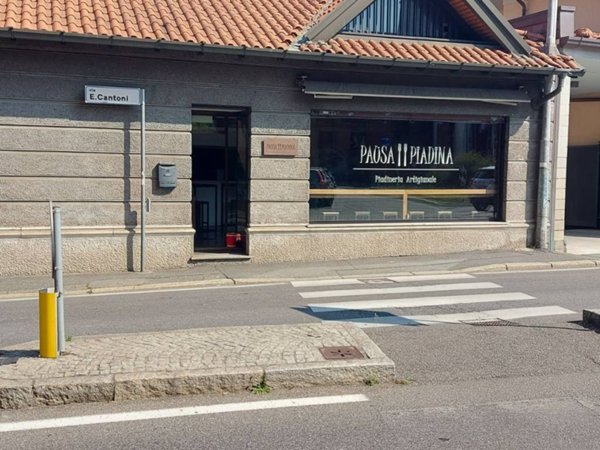 negozio in vendita a Gallarate in zona Sciarè