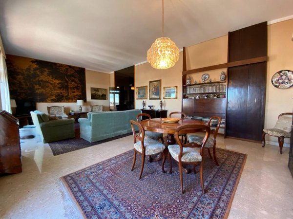 appartamento in vendita a Gallarate in zona Sciarè