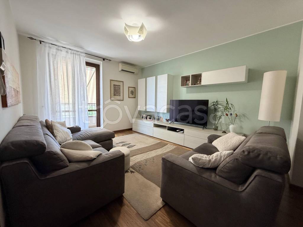 appartamento in vendita a Gallarate in zona Arnate