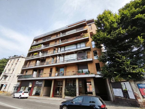 appartamento in vendita a Gallarate in zona Sciarè