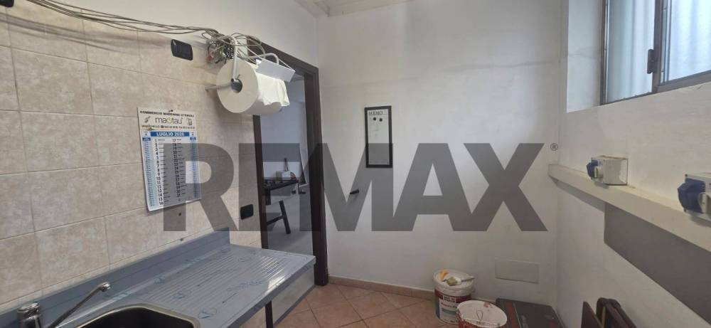 locale commerciale in vendita a Gallarate in zona Madonna in Campagna