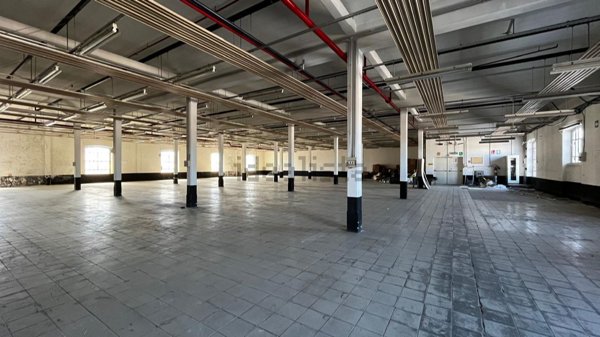 locale di sgombero in vendita a Gallarate in zona Arnate
