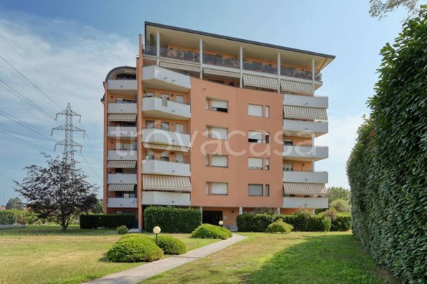 appartamento in vendita a Gallarate in zona Sciarè