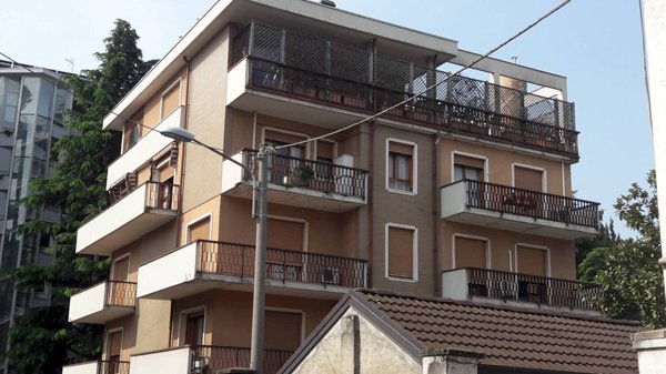 appartamento in vendita a Gallarate in zona Sciarè