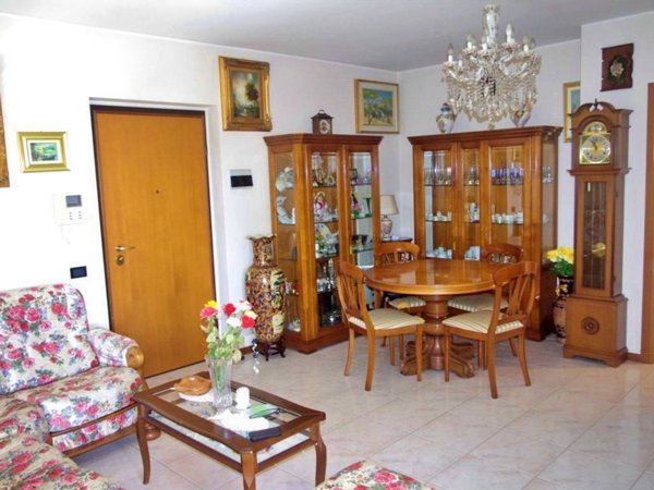 appartamento in vendita a Gallarate in zona Cascinetta