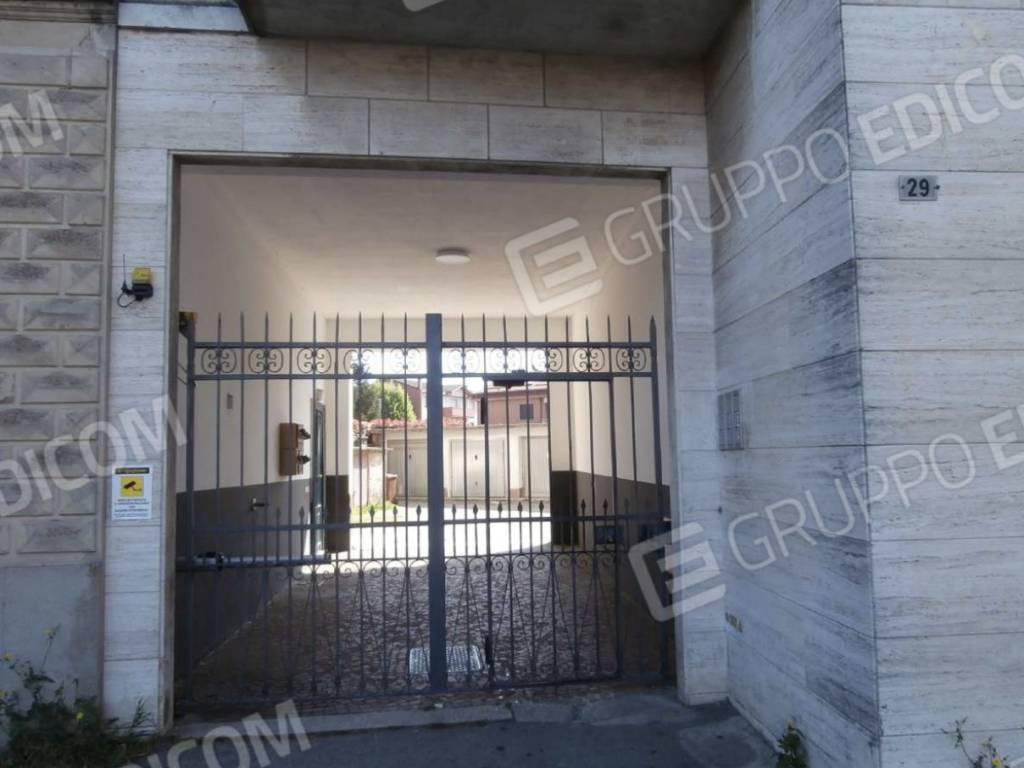 appartamento in vendita a Gallarate in zona Cascinetta