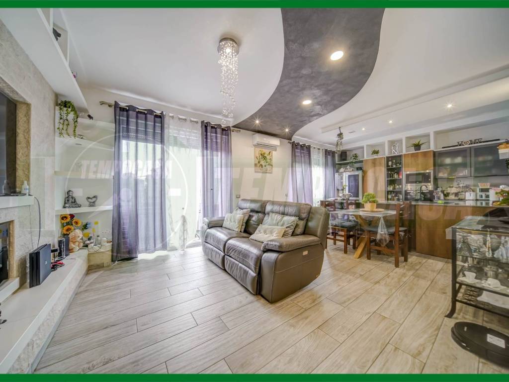 casa indipendente in vendita a Gallarate in zona Moriggia