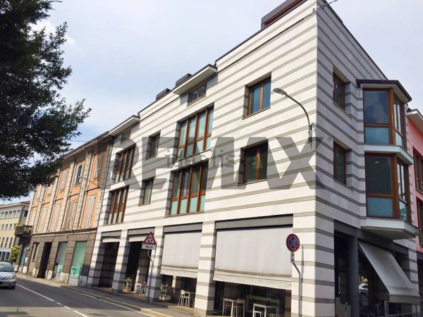 ufficio in vendita a Gallarate in zona Sciarè