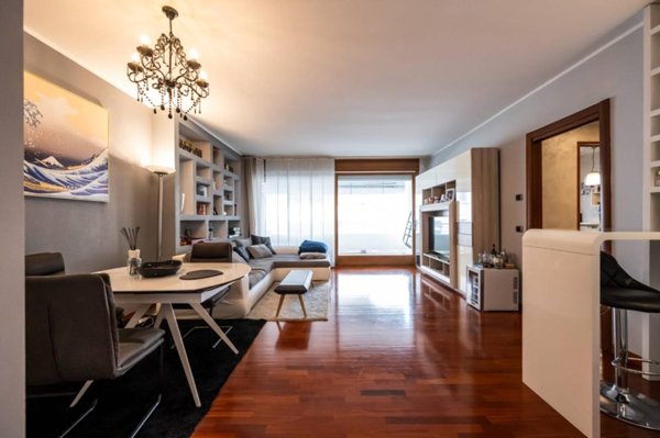 appartamento in vendita a Gallarate in zona Sciarè