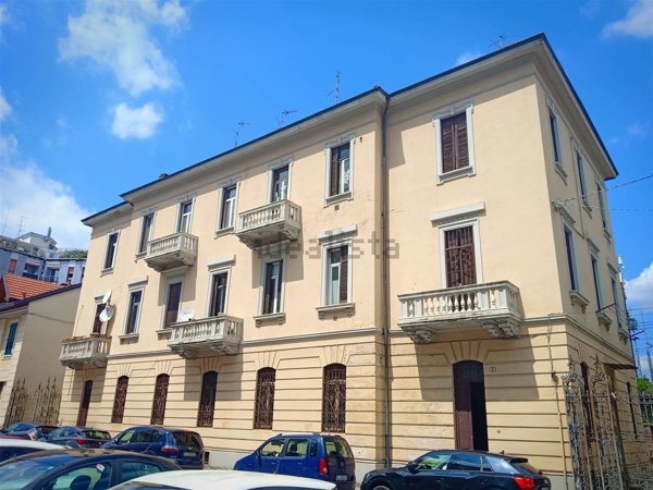 appartamento in vendita a Gallarate in zona Sciarè