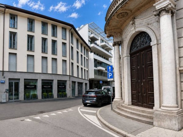 ufficio in vendita a Gallarate in zona Sciarè