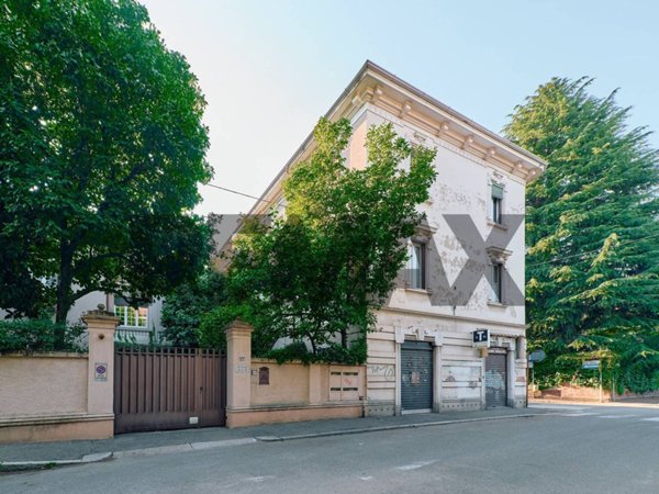 casa indipendente in vendita a Gallarate in zona Sciarè