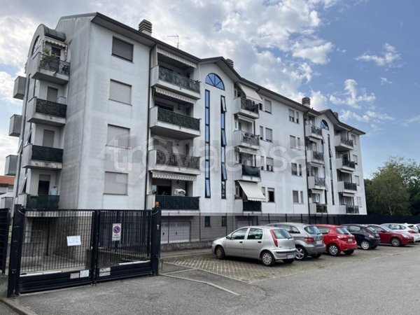 appartamento in vendita a Gallarate in zona Arnate