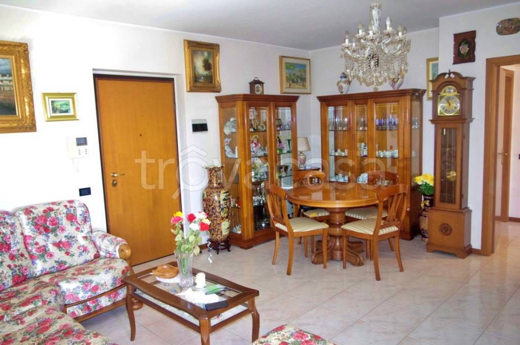appartamento in vendita a Gallarate in zona Cascinetta