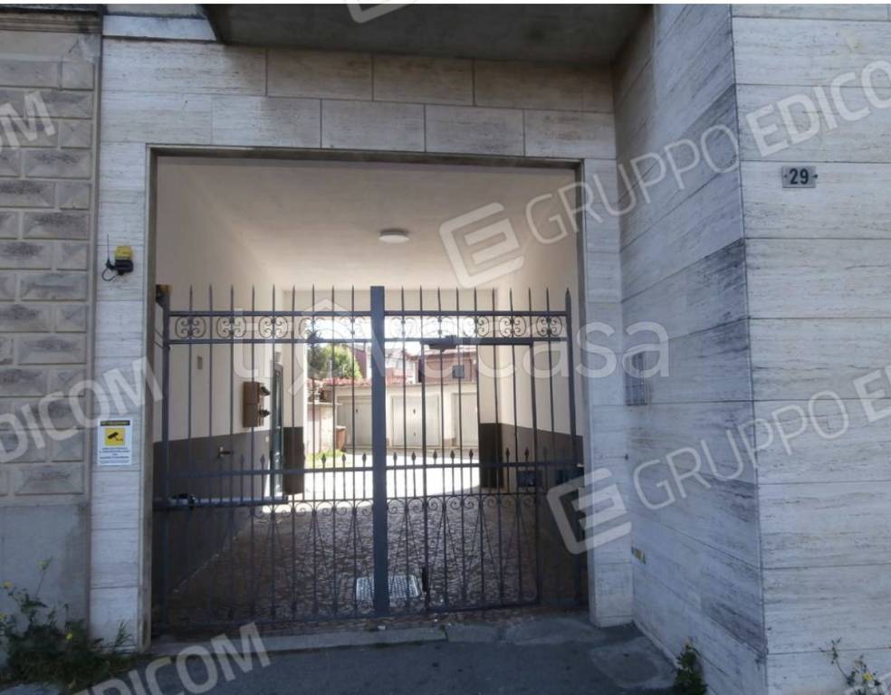 appartamento in vendita a Gallarate in zona Cascinetta