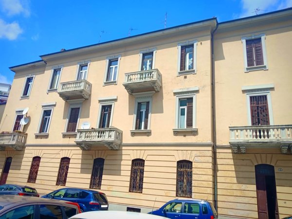 appartamento in vendita a Gallarate in zona Sciarè