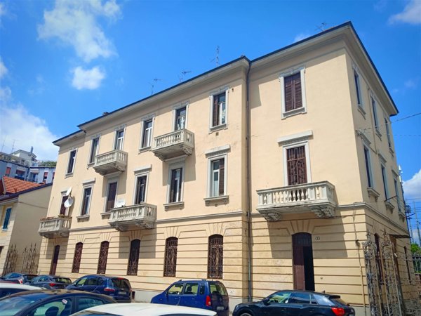 appartamento in vendita a Gallarate in zona Sciarè