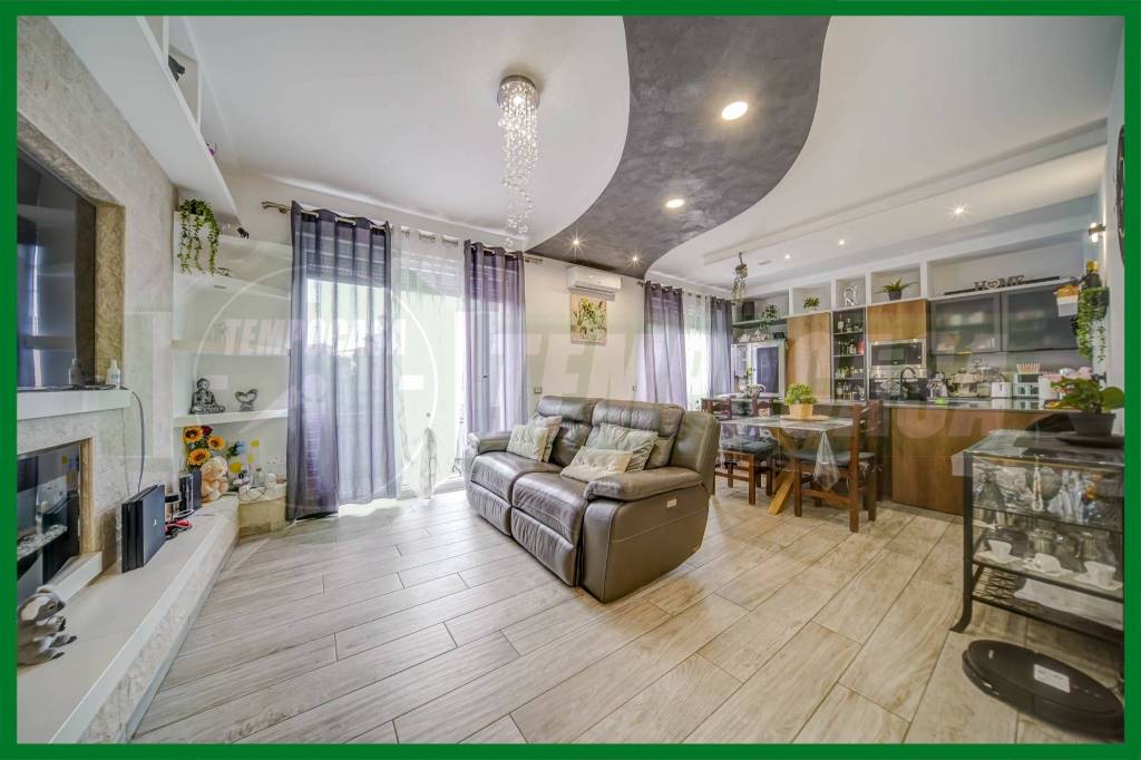 casa indipendente in vendita a Gallarate in zona Moriggia