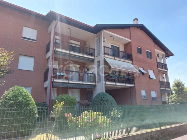 appartamento in vendita a Gallarate in zona Sciarè