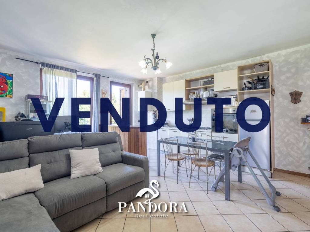 appartamento in vendita a Gallarate in zona Sciarè