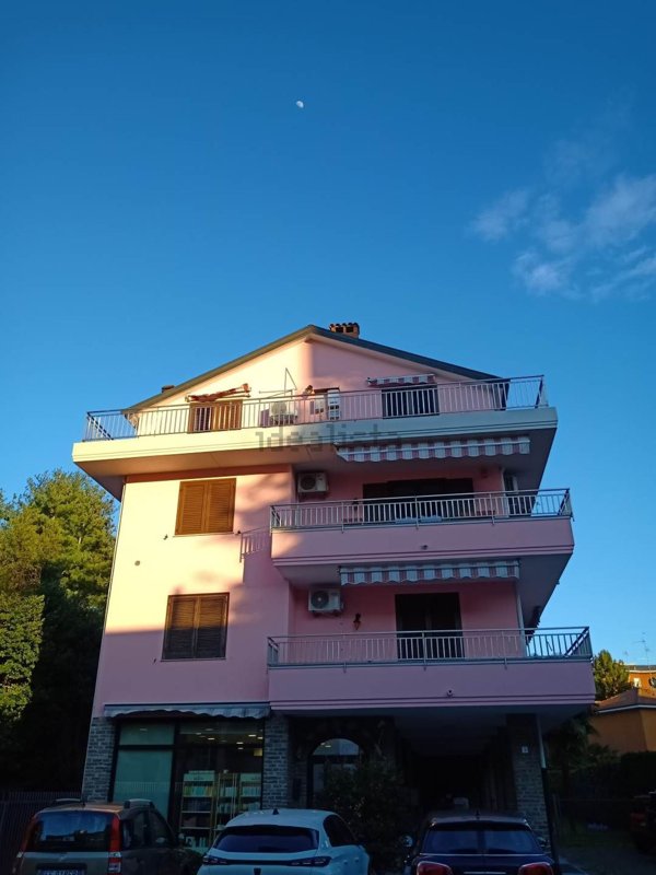 appartamento in vendita a Gallarate in zona Sciarè