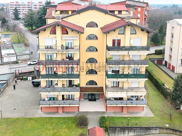 ufficio in vendita a Gallarate in zona Arnate