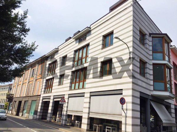 ufficio in vendita a Gallarate in zona Sciarè