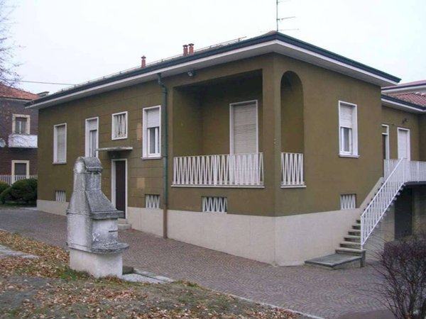 casa indipendente in vendita a Gallarate in zona Arnate