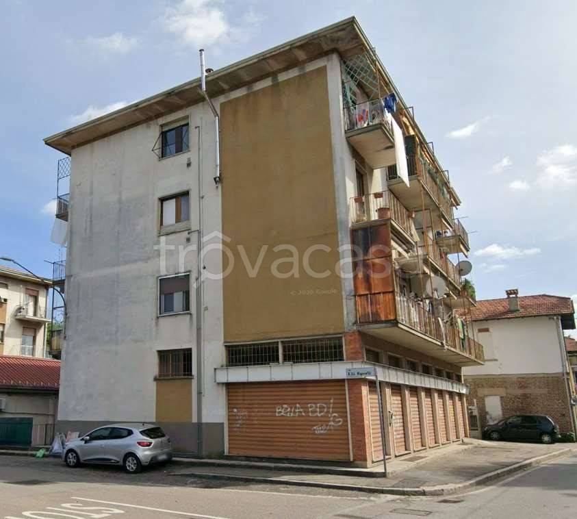 appartamento in vendita a Gallarate in zona Sciarè