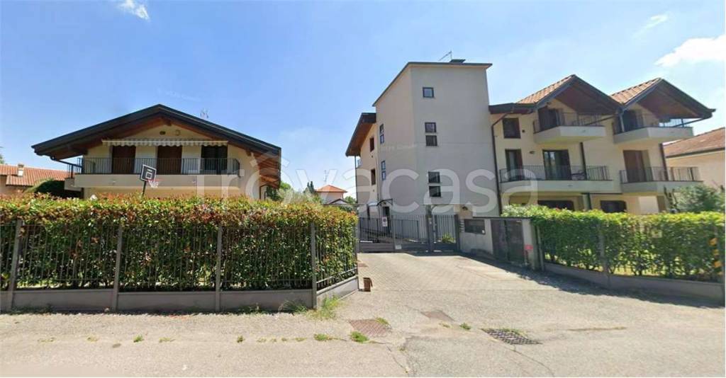 casa indipendente in vendita a Gallarate in zona Crenna
