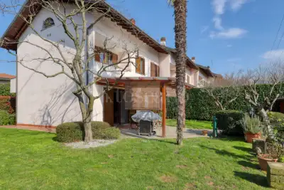 casa indipendente in vendita a Gallarate