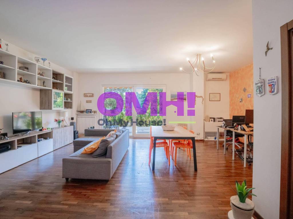 appartamento in vendita a Gallarate in zona Crenna