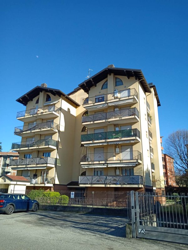 appartamento in vendita a Gallarate in zona Arnate