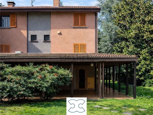 casa indipendente in vendita a Gallarate in zona Arnate
