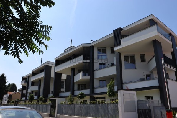 appartamento in vendita a Gallarate in zona Sciarè