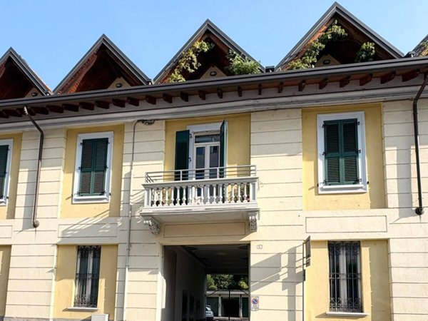 appartamento in vendita a Gallarate in zona Sciarè