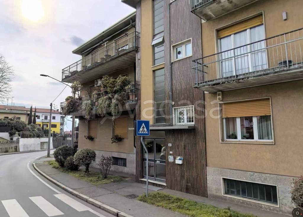 appartamento in vendita a Gallarate in zona Crenna