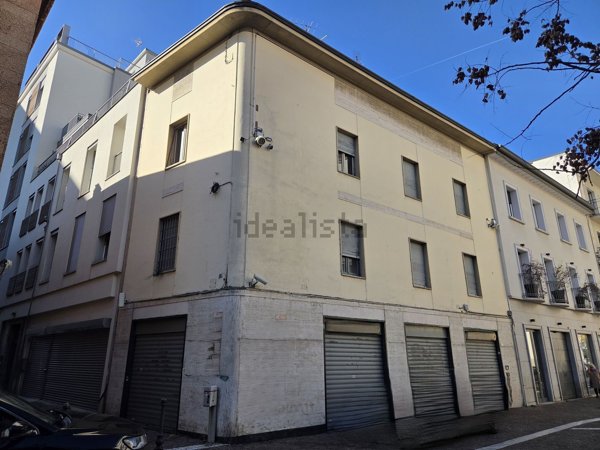 appartamento in vendita a Gallarate in zona Sciarè