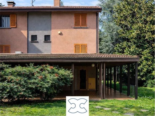 casa indipendente in vendita a Gallarate in zona Arnate