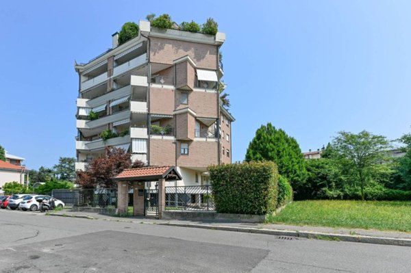 appartamento in vendita a Gallarate in zona Sciarè