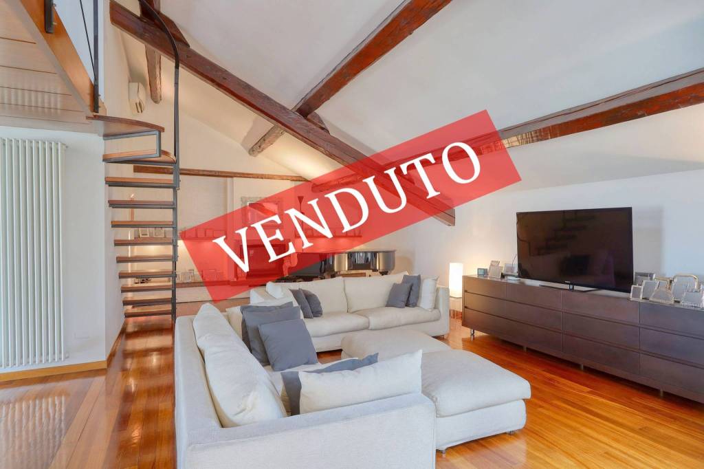 appartamento in vendita a Gallarate in zona Sciarè