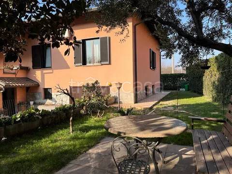 casa indipendente in vendita a Gallarate in zona Madonna in Campagna