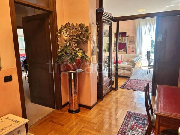 appartamento in vendita a Gallarate in zona Sciarè