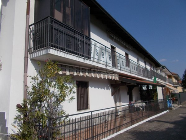 appartamento in vendita a Gallarate in zona Sciarè