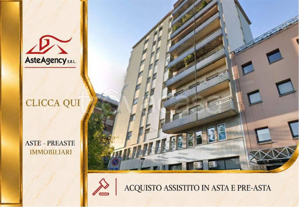 appartamento in vendita a Gallarate in zona Sciarè