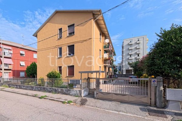 appartamento in vendita a Gallarate in zona Arnate