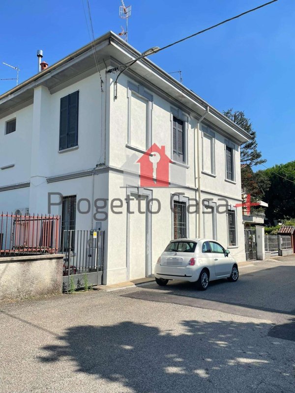 casa indipendente in vendita a Gallarate in zona Arnate