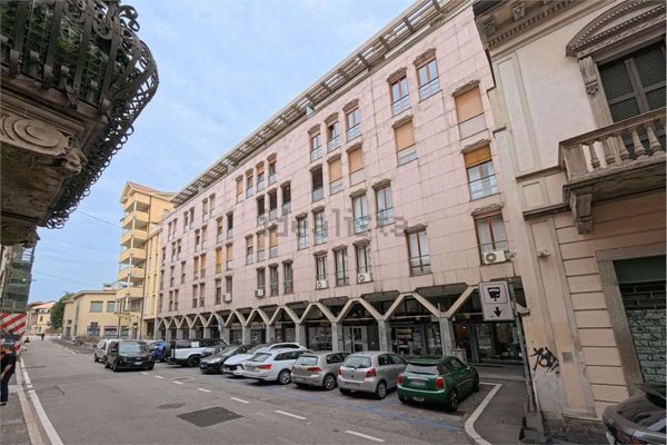 appartamento in vendita a Gallarate in zona Sciarè