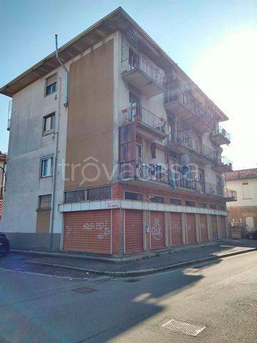 appartamento in vendita a Gallarate in zona Sciarè